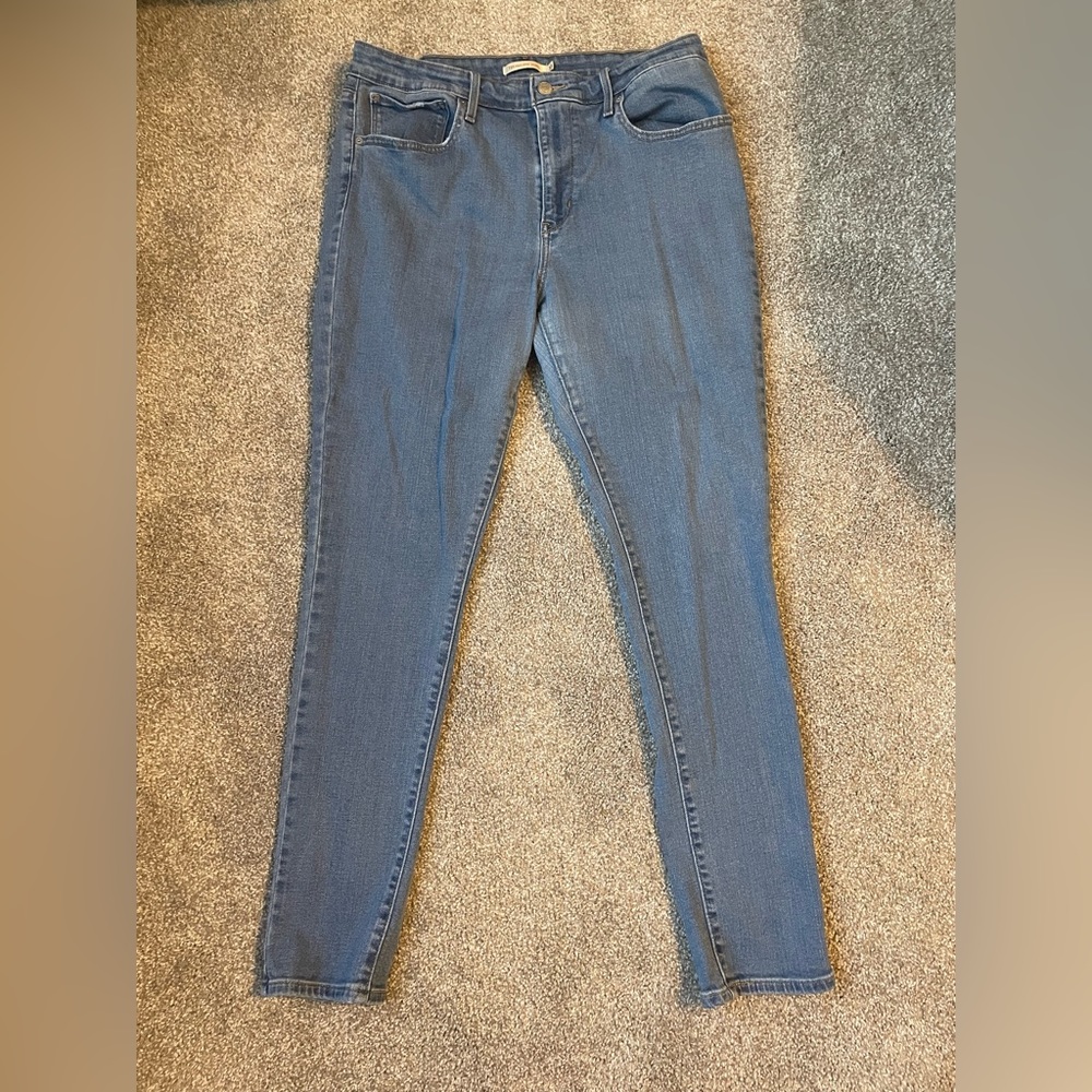 Levi’s 721 Size 33 High Rise Skinny Jeans Medium Wash